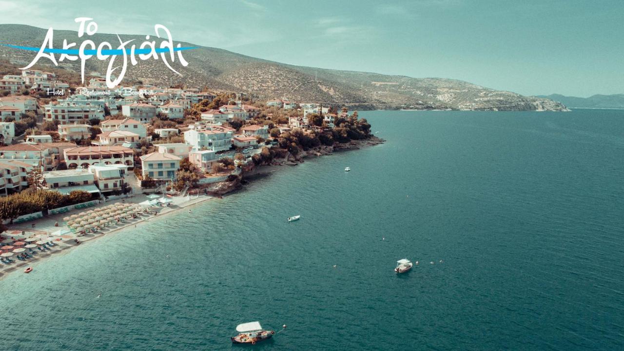 Akrogiali Restaurant *